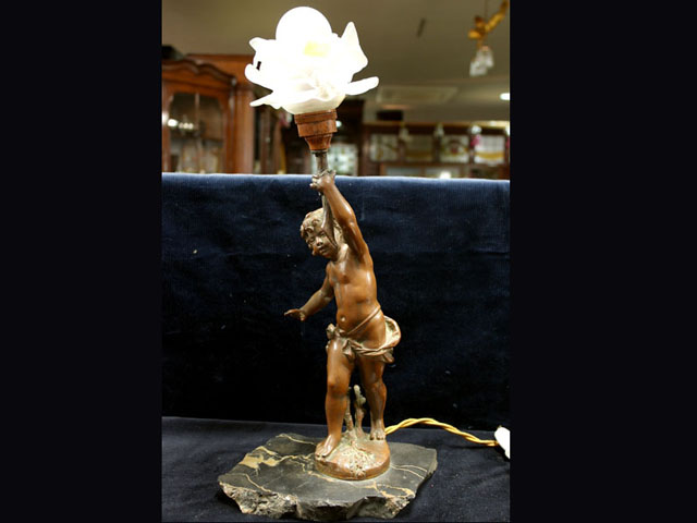 アンティーク　照明 ランプ（すでに組み合わせられている照明） エンジェル　1体スタンド　FERRAND作　Ernest Justin Ferrand (1846-1932)