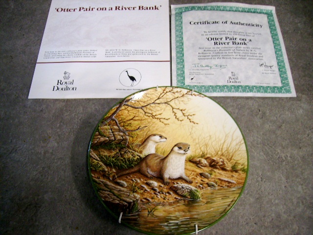 ロイヤルドルトン（Royal Doulton）　　ウォールプレート　Otter pair on a River Bank　　箱付き アンティーク　陶磁器 飾り用プレート