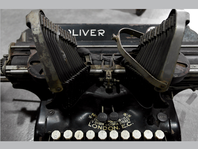 ビンテージ／コレクタブル 機械もの OLIVER　タイプライター