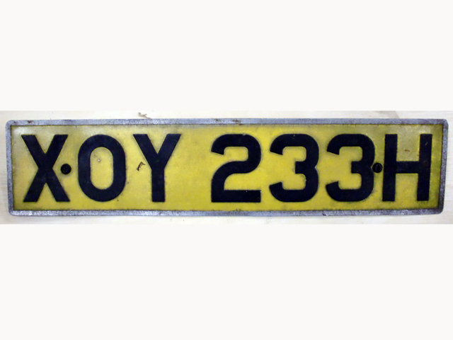 英国　ナンバープレート　ペア(前後）  XOY233H オートモビリア　その他 カー・バッジ／プレート