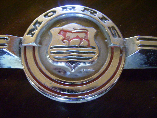 バッジ モーリス ミニ マイナーF 純正 中古 英国車・MINIのレアパーツ エンブレム類（Emblem)