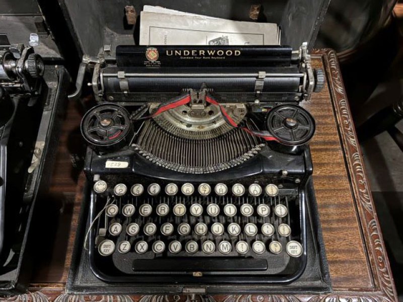 画像2: タイプライター　Underwood Standard Portable Typewriter (2)