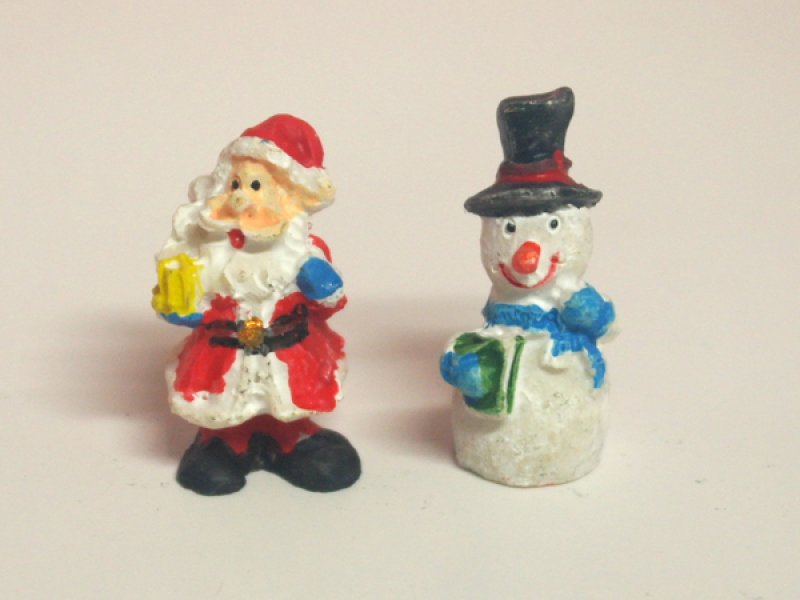 1/12サイズのドールハウス用ミニチュアクリスマス・フィギュア　4体です