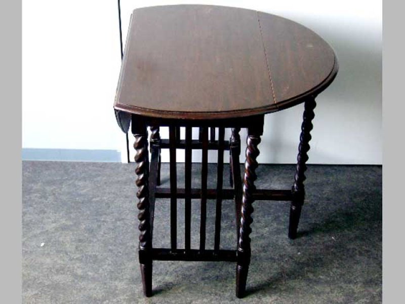 ゲートレッグ・テーブル