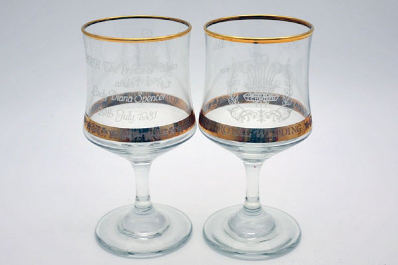 画像1: 英国王室　ウェディング　ゴブレット　ペア（1981年）　箱入り　未使用 (1)