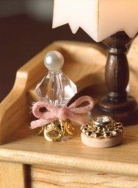 パフューム・ボトル　＆　コンパクト