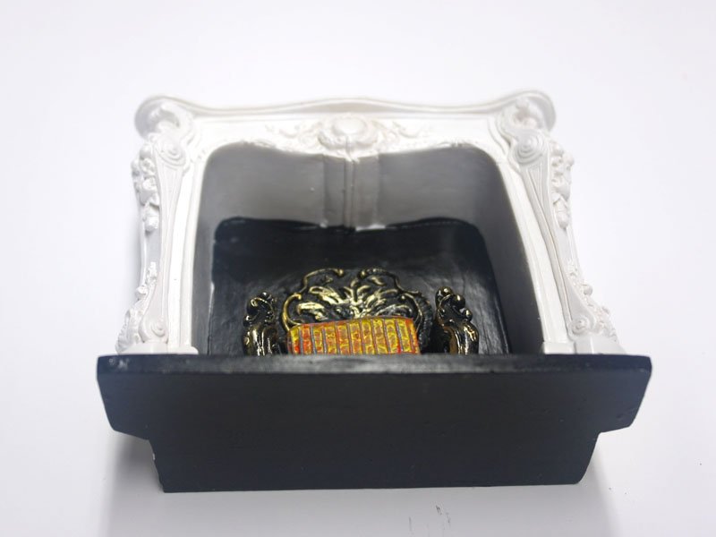 1/12サイズのドールハウス用ミニチュアロココ調マントルピース（暖炉）です