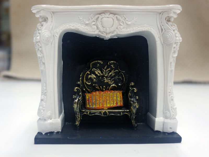 1/12サイズのドールハウス用ミニチュアロココ調マントルピース（暖炉）です