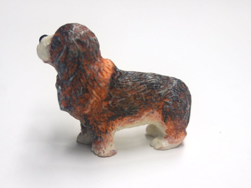 1/12サイズのドールハウス用ミニチュア犬です