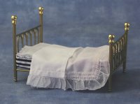 ダブルベッド  　’キャスト・アイロン’　ベッドカバー付