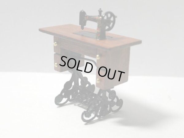 画像2: 足踏みミシン