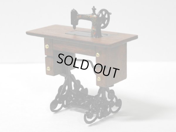 画像4: 足踏みミシン