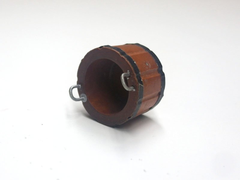 1/12サイズのドールハウス用ミニチュア木おけ（タブ）です