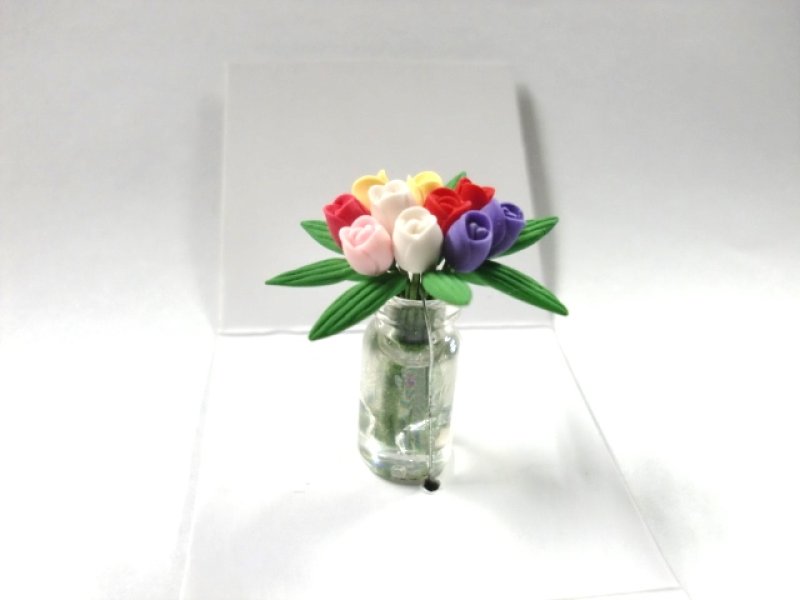 画像1: ガラス花瓶入り”チューリップ” (1)