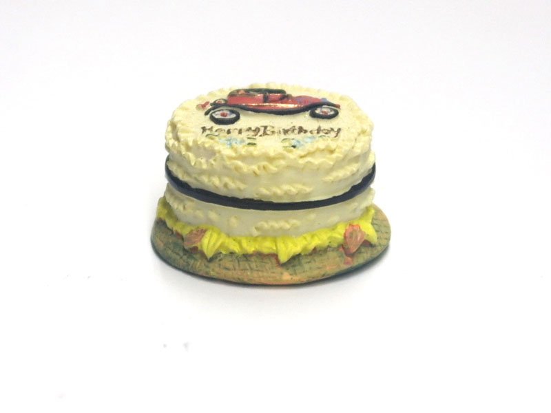 1/12サイズのドールハウス用ミニチュアバースディ　ケーキ　自動車です