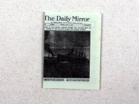 新聞 タブロイド　"The Daily Mirror "