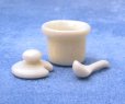 1/12サイズのドールハウス用ミニチュアホワイト　ポットです