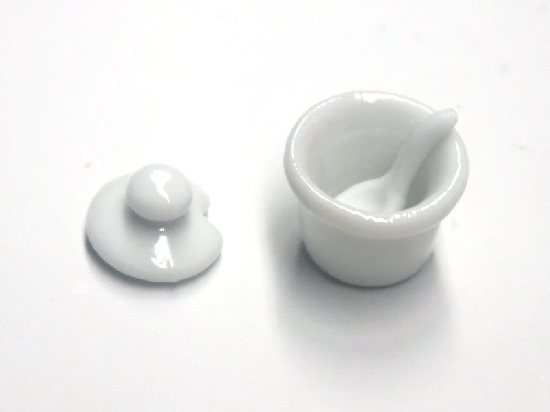 1/12サイズのドールハウス用ミニチュアホワイト　ポットです
