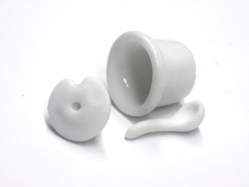 1/12サイズのドールハウス用ミニチュアホワイト　ポットです