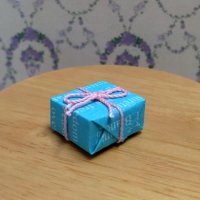 プレゼント　水色