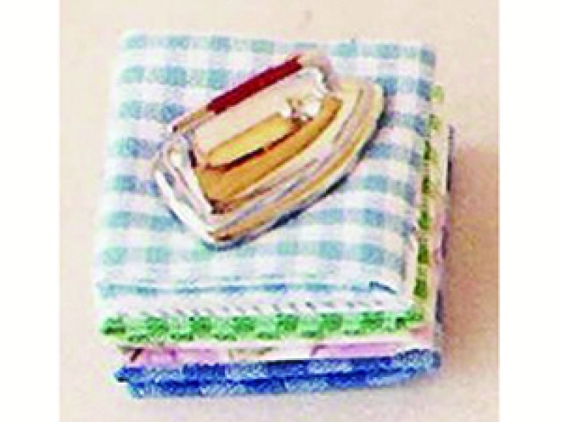 画像1: アイロン&洗濯物 (1)