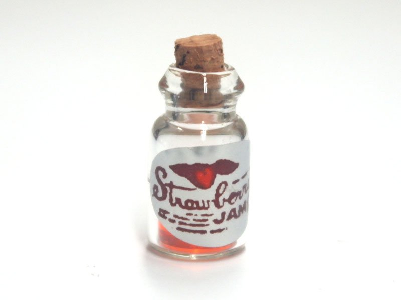 1/12サイズのドールハウス用ミニチュアピーナッツ・バター　＆　ストロベリー・ジャム　ジャーです