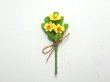 1/12サイズのドールハウス用ミニチュア花のブーケ（黄）です