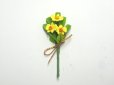 1/12サイズのドールハウス用ミニチュア花のブーケ（黄）です
