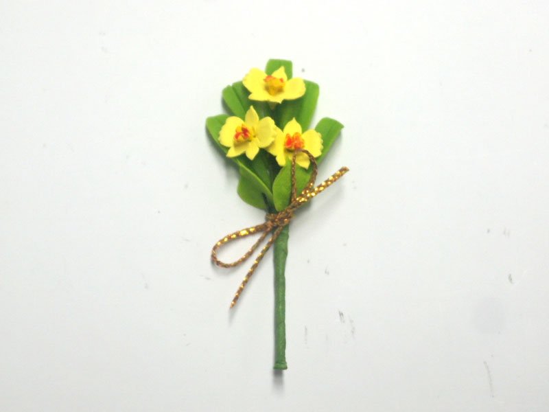 1/12サイズのドールハウス用ミニチュア花のブーケ（黄）です