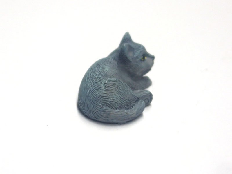 1/12サイズのドールハウス用ミニチュア猫　（グレイ　キャット）です