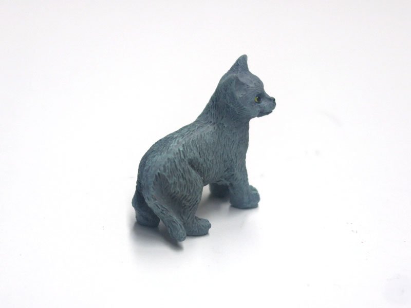 1/12サイズのドールハウス用ミニチュア猫　（グレイ　キャット）です