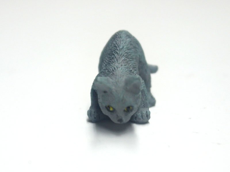 1/12サイズのドールハウス用ミニチュア猫　（グレイ　キャット）です