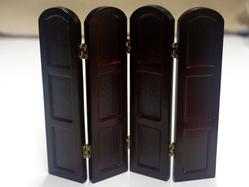 1/12サイズのドールハウス用ミニチュア4パネル　スクリーン　マホガニーです