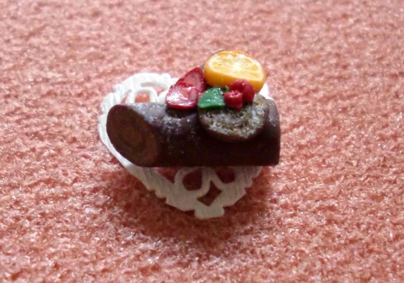 ミニチュア 1/12スケールブッシュドノエル　ドイリー付