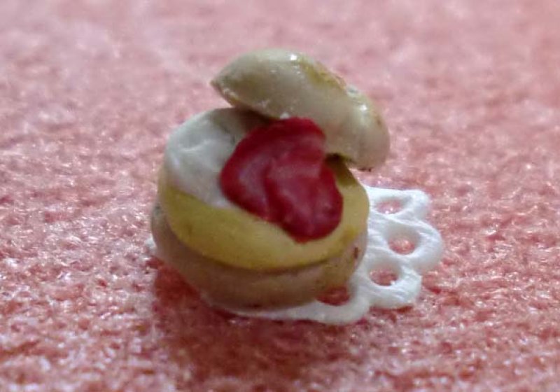 ミニチュア 1/12スケール   ストロベリー　シュークリーム　ドイリー付スィーツ/デザート98