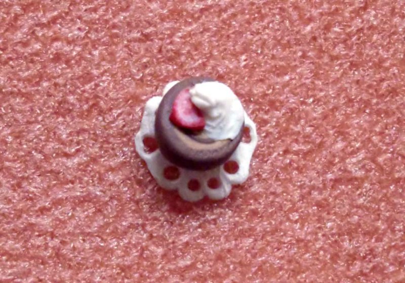 ミニチュア 1/12スケールチョコレート　ロール　ドイリー付