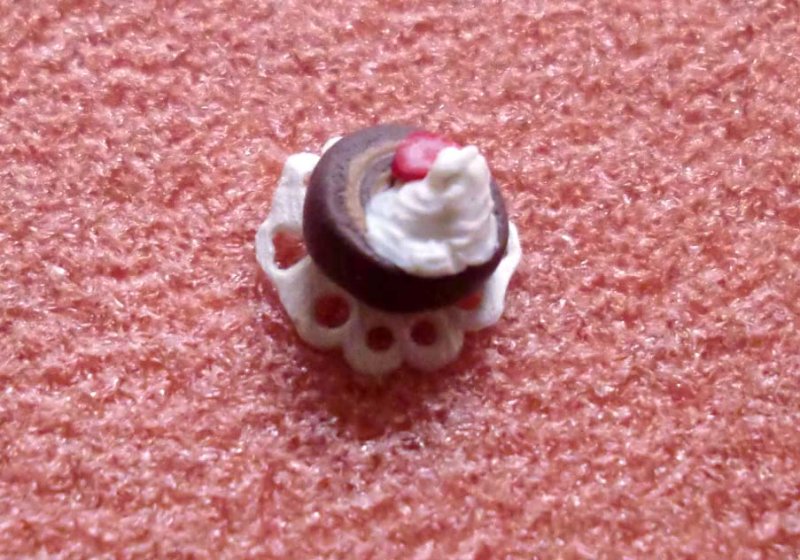 ミニチュア 1/12スケールチョコレート　ロール　ドイリー付