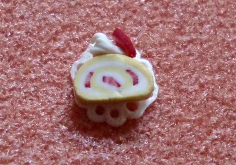 ミニチュア 1/12スケールストロベリー　ロール　A　ドイリー付