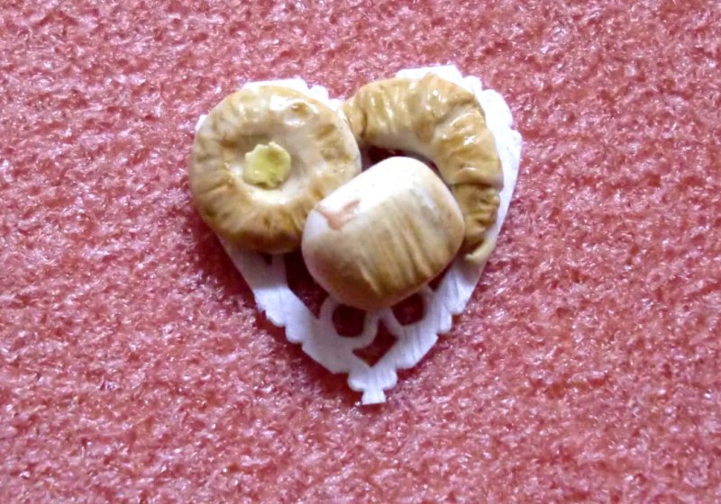 ミニチュア 1/12スケールデニッシュ ペストリー　3個セット　A　ドイリー付