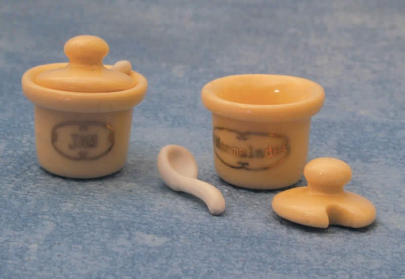 1/12サイズのドールハウス用ミニチュアジャム　＆　ママレード　ポット　2個です