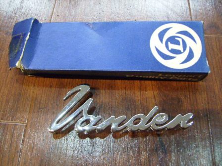 バッジ Vanden 英国車・MINIのレアパーツ エンブレム類（Emblem)