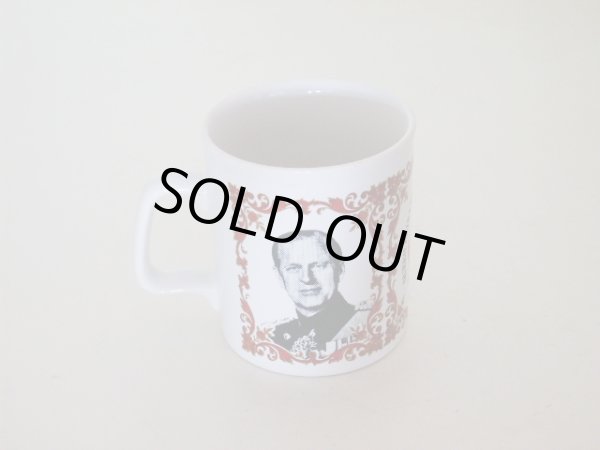 画像2: 英国王室 カップ(エリザベス女王戴冠25周年 Silver Jubileeマグ) (2)
