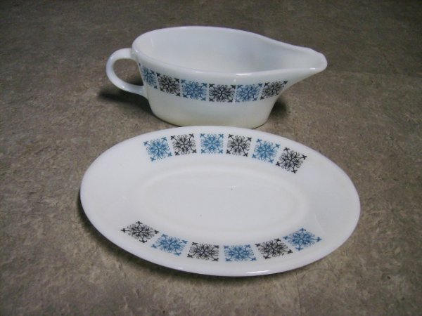 画像2: 英国JAJ社製(Chelsea) ソースジャー&ソーサー (2)