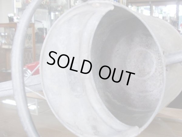 画像9: ブリキ　ジョウロ　1-1/2ガロン（約6.8リットル） (9)