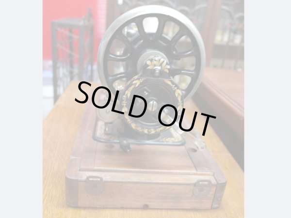 画像5: SINGER　手動ミシン　木箱付き (5)