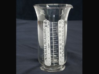 美品イギリスアンティーク＊ガラスのメジャーカップ 16oz/2CUP500ml ガラス メジャーカップ（小）