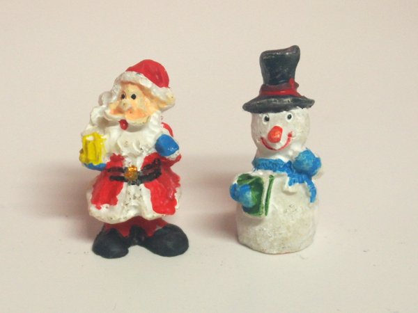 1/12サイズのドールハウス用ミニチュアクリスマス・フィギュア　4体です