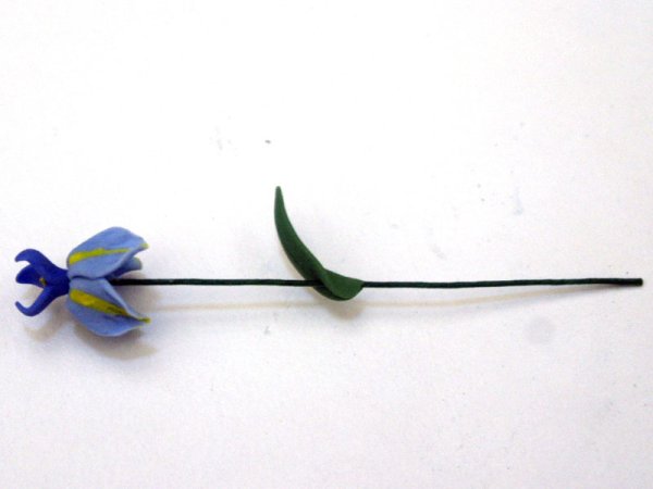 1/12サイズのドールハウス用ミニチュア　アイリス（アヤメ）1本