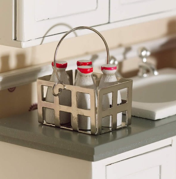 1/12サイズのドールハウス用ミニチュア　ミルク（牛乳）・ボトル4本＆メタル・バスケット