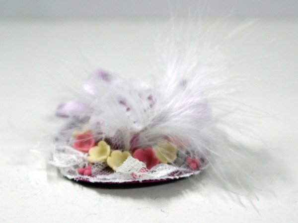 画像1: 羽付き婦人用帽子　マゼンタ/レース (1)